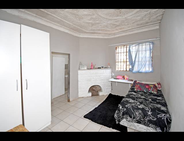 5.5 BEDROOM HOUSE FOR SALE IN HURST HILL
